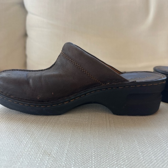 Børn Leather Slip-On Clogs — Women’s 8 - Picture 7 of 10